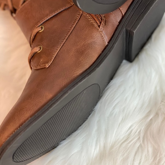 Boots - Picture 3 of 8